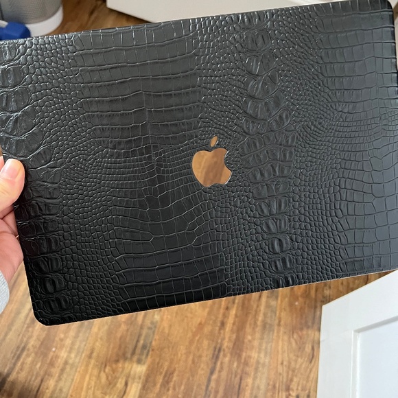 Chic Geeks MacBook Air 13" Black Faux Crocodile Case - MacBook 13" (2018-2020) - Picture 2 of 3